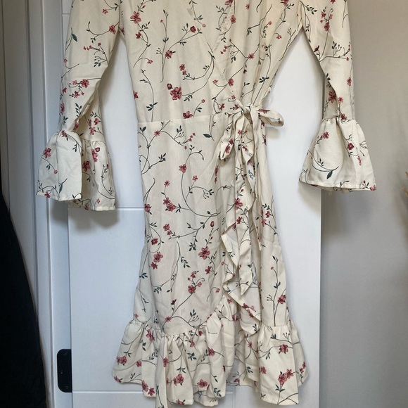 Brand NEW H&M floral print wrap dress - Picture 4 of 13